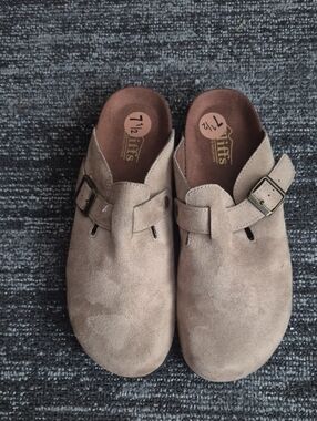 White Mountain Kids Suede Slip-On Clogs in Taupe, NWT